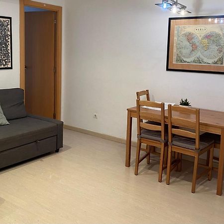 Cozy Apartment At A Great Location! L'Hospitalet de Llobregat Bagian luar foto