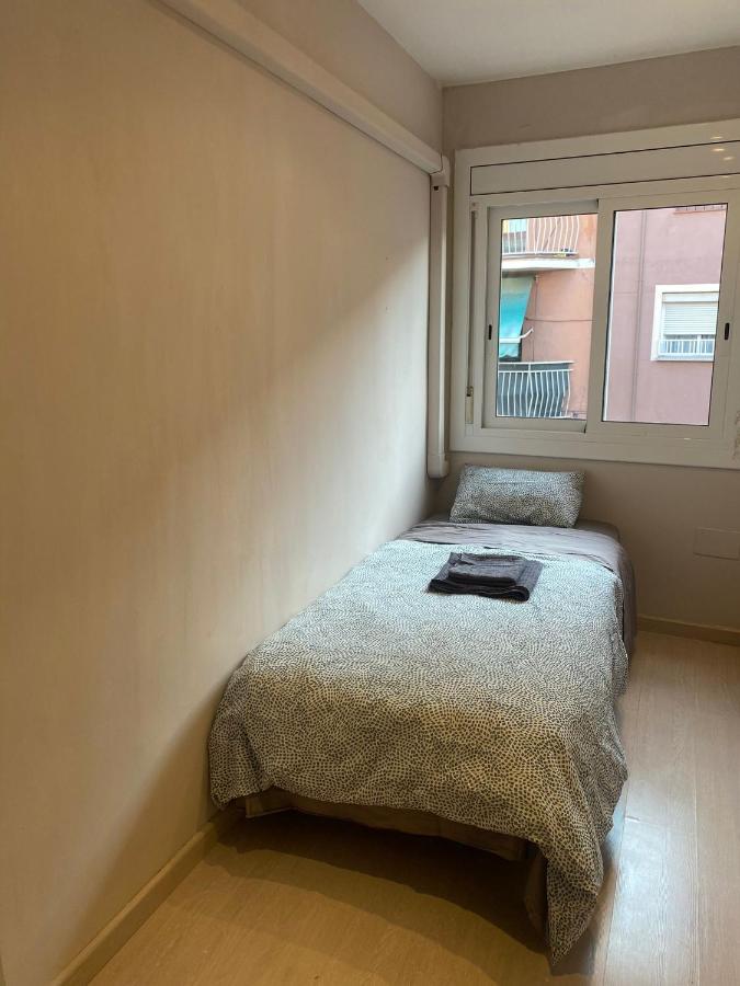 Cozy Apartment At A Great Location! L'Hospitalet de Llobregat Bagian luar foto