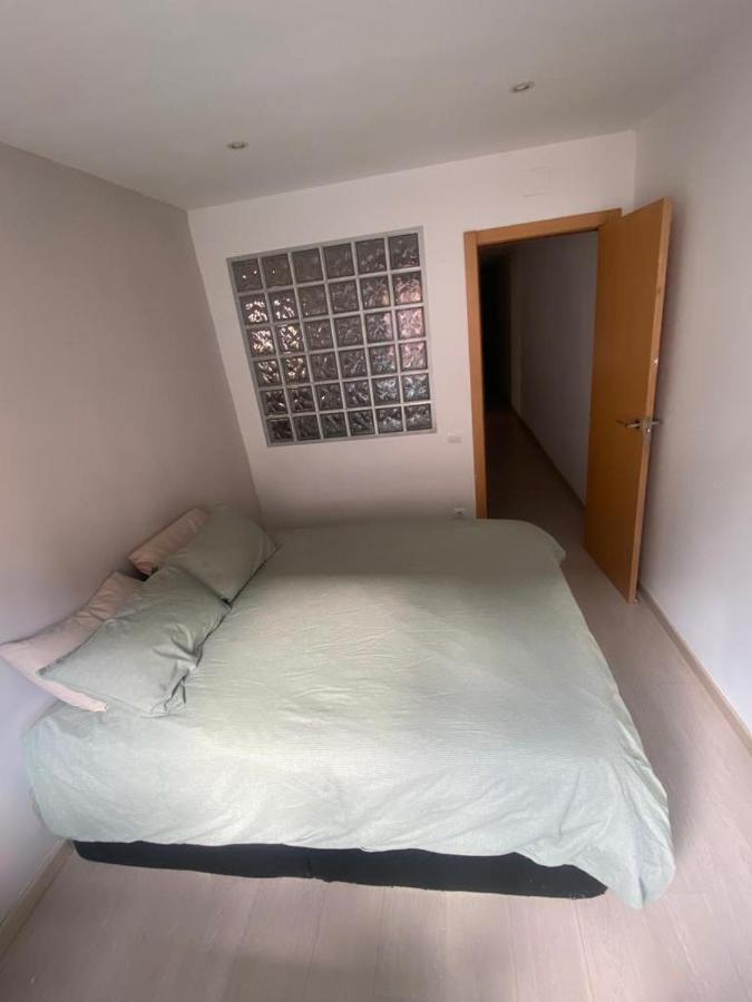 Cozy Apartment At A Great Location! L'Hospitalet de Llobregat Bagian luar foto